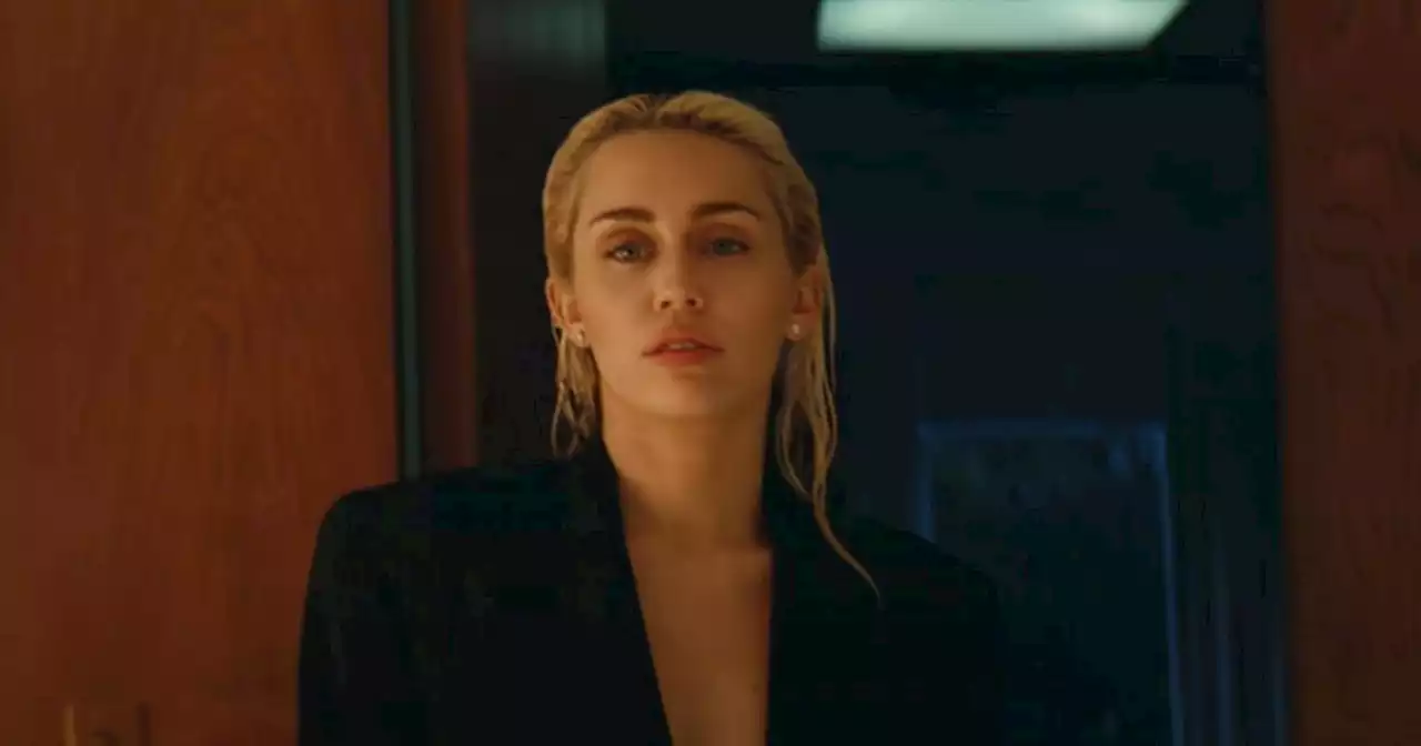 'I fiori? Me li compro da sola': anche Miley Cyrus lancia la sua 'revenge song'