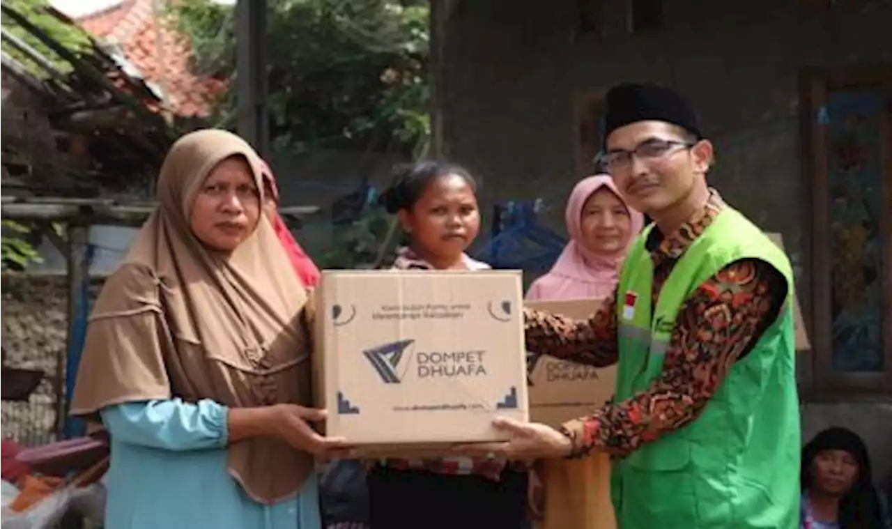 LPM Dompet Dhuafa Bagikan Paket Sembako bagi Nelayan Terdampak Cuaca Ekstrem |Republika Online