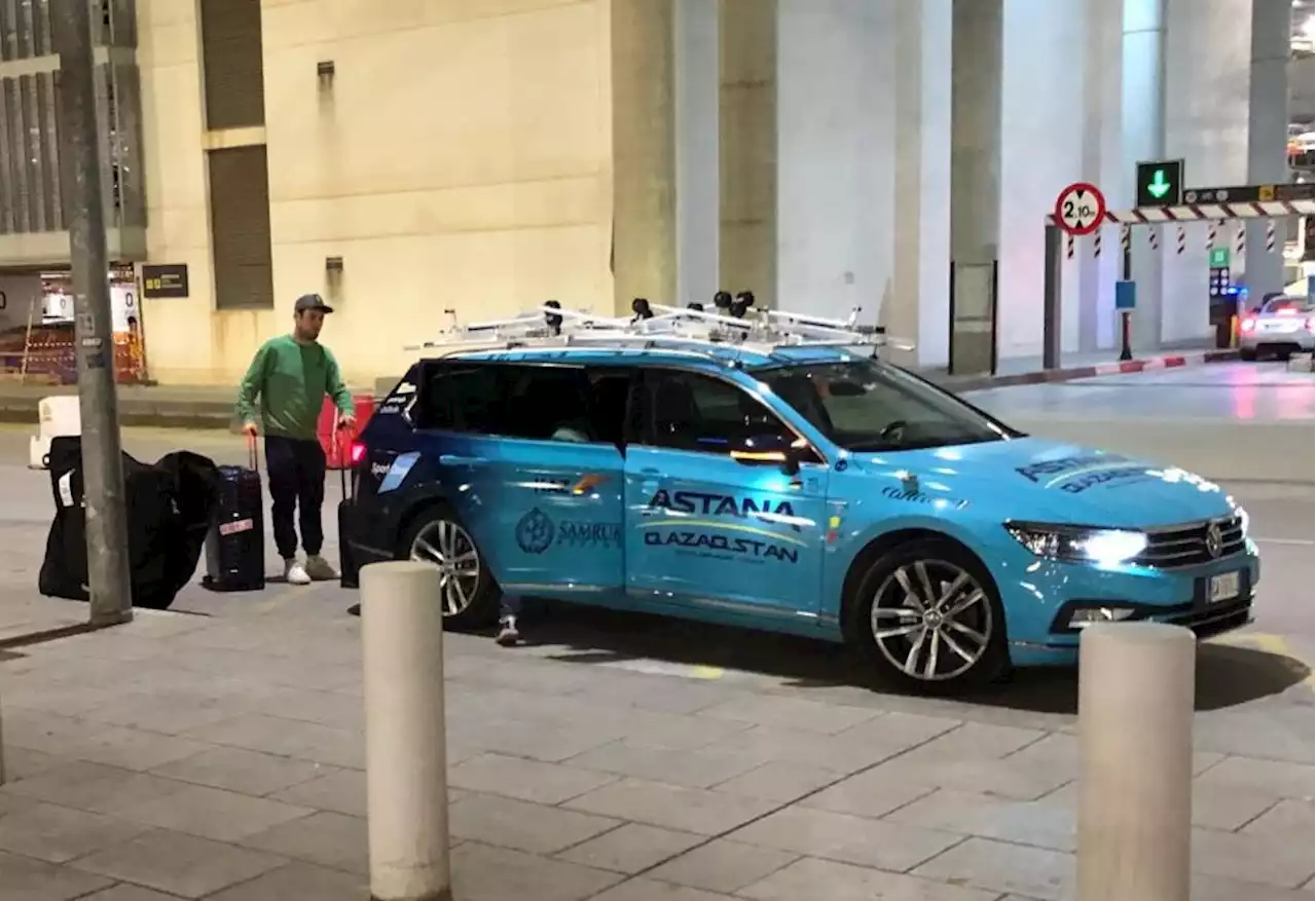 Mark Cavendish spotted with Astana Qazaqstan car at Alicante airport