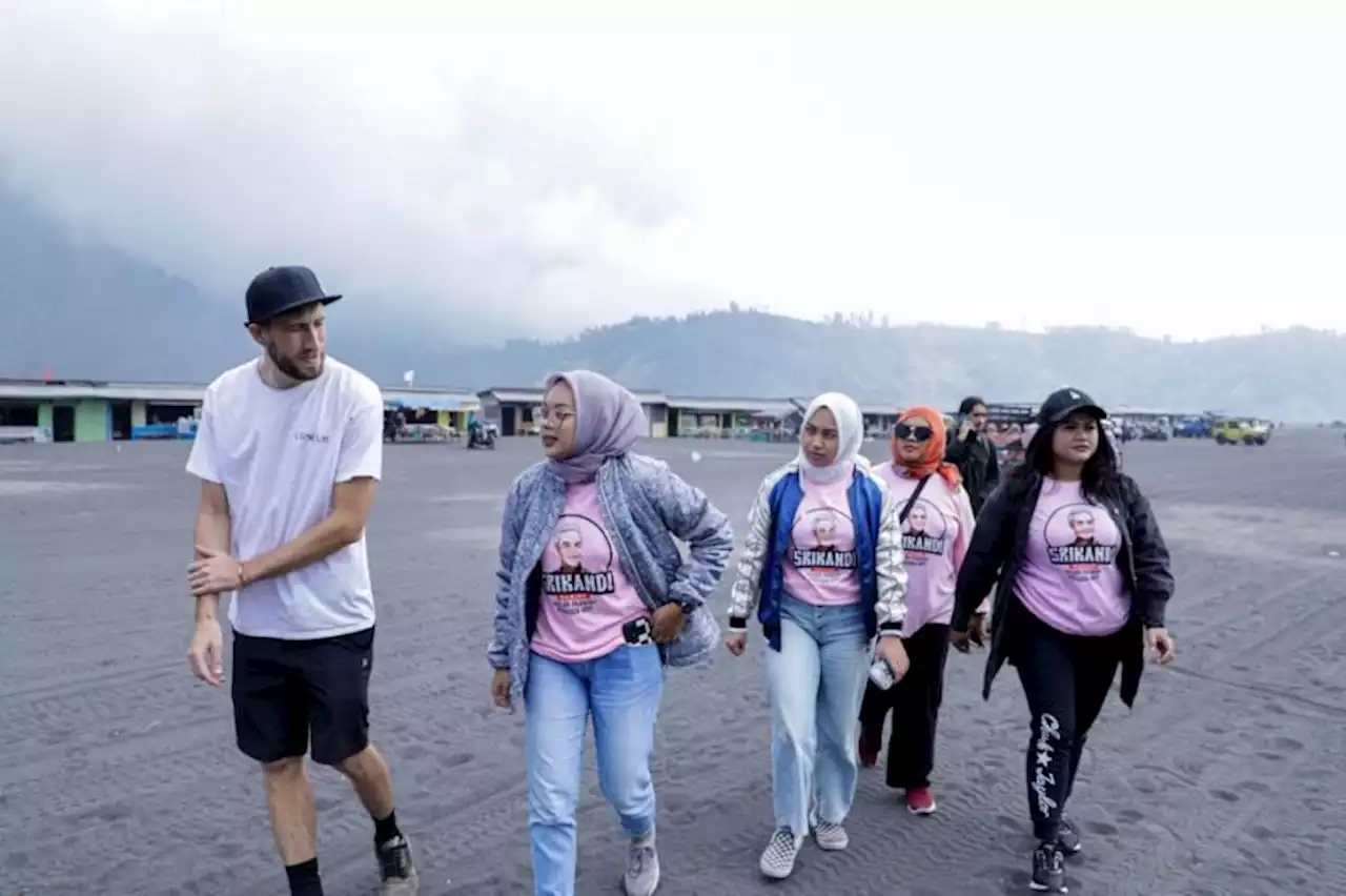 Srikandi Ganjar Jatim Gelar Pelatihan Bahasa Inggris dan Praktik Tour Guide di Bromo