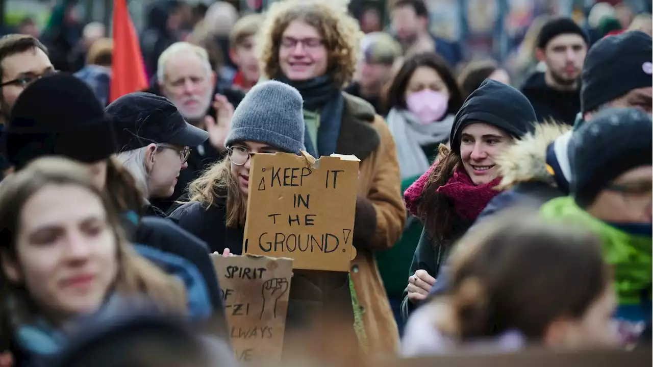 Hunderte am Hermannplatz versammelt: Kundgebung in Berlin gegen Räumung in Lützerath