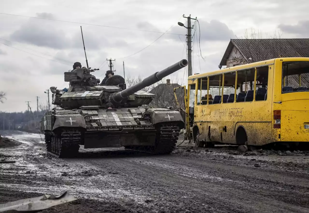 UK will send tanks to Ukraine to help 'push Russian troops back', Rishi Sunak confirms