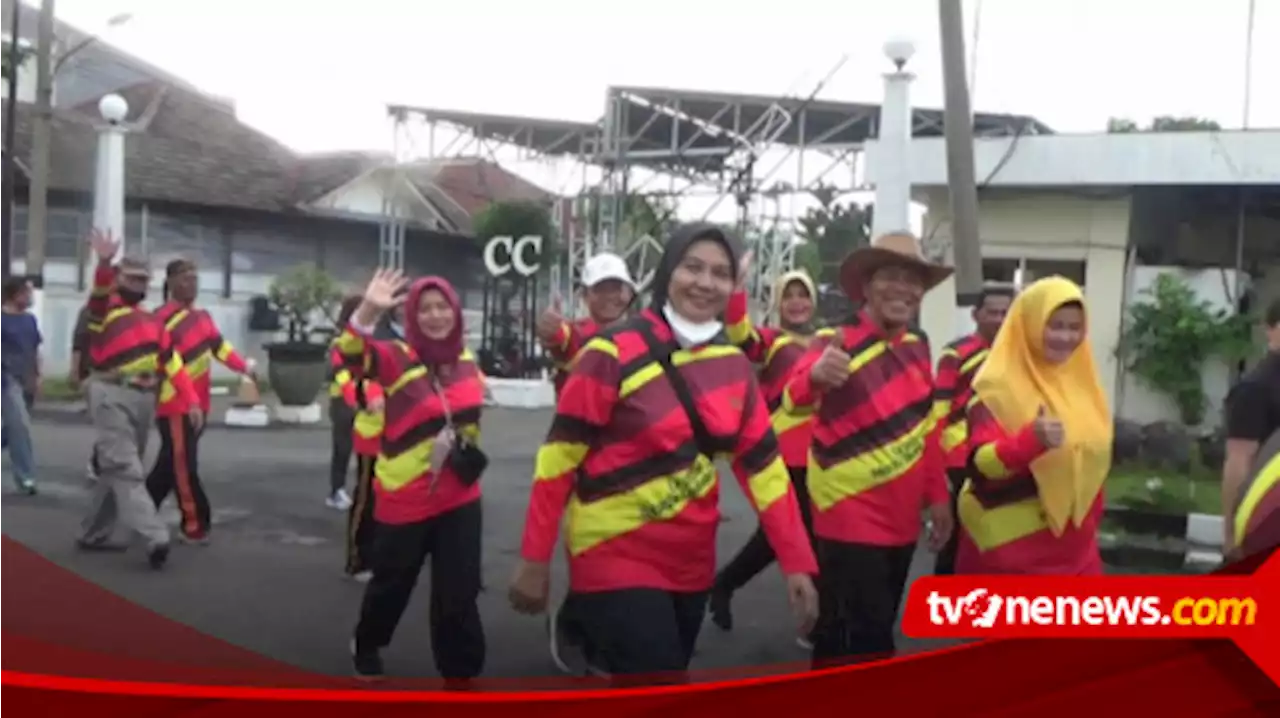 Jalin Silahturahmi dan Jaga Kamtibmas, Jalan Sehat Blusukan Kampung Digelar oleh Anggota Polri