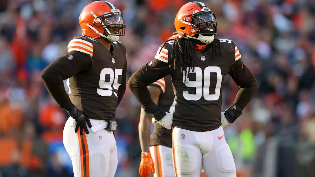 Jadeveon Clowney apologized to Myles Garrett about comments that Browns favored him