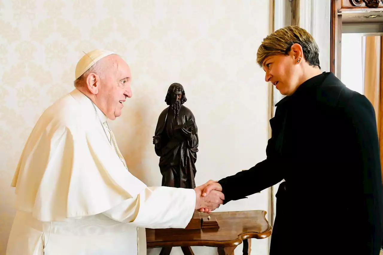 El papa Francisco recibió en audiencia privada a la primera dama, Verónica Alcocer