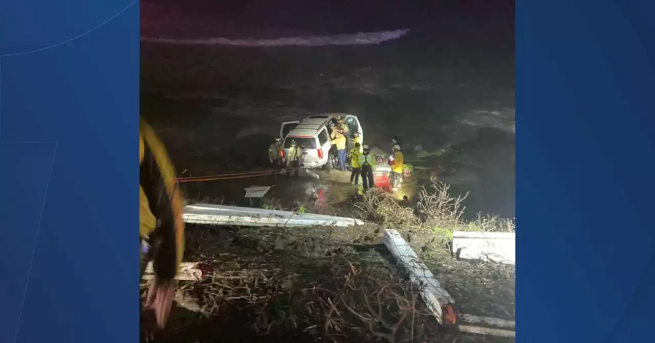 Man trapped in car rescued from La Jolla cliffside