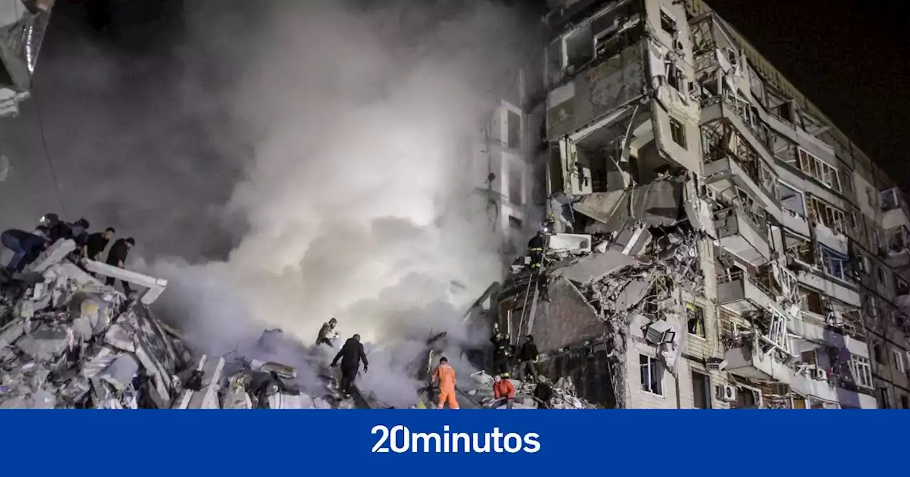 Rusia provoca una matanza de civiles en un edificio de Dnipro y Reino Unido envía cañones y tanques a Ucrania