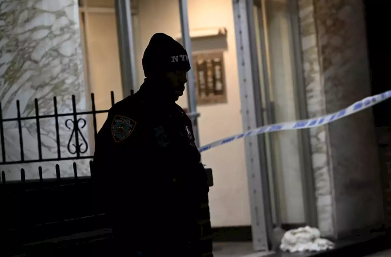 Harlem house fight ends with man stabbed, four suspects wanted | amNewYork