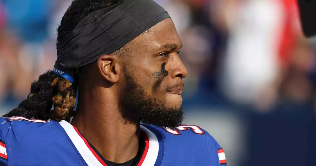 Damar Hamlin visits teammates at Buffalo Bills practice