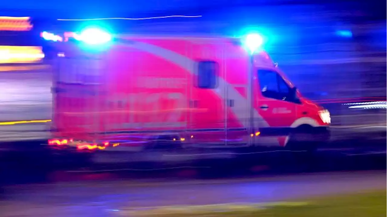 Frau stirbt bei Tram-Unfall nahe Alexanderplatz