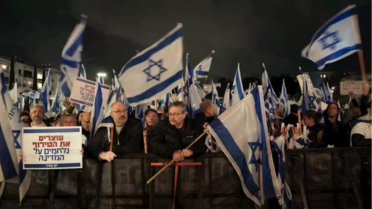 Thousands of Israelis rally against Netanyahu government