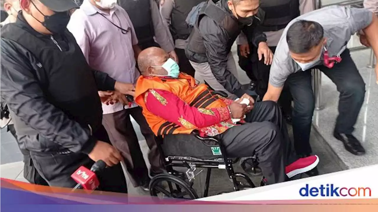 Beda Pengakuan Lukas Enembe dan Pemeriksaan Dokter soal Kondisi Kesehatan