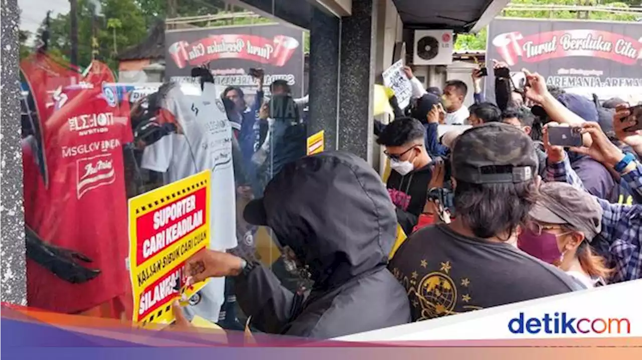 Penampakan Kantor Arema FC yang Disegel Aremania