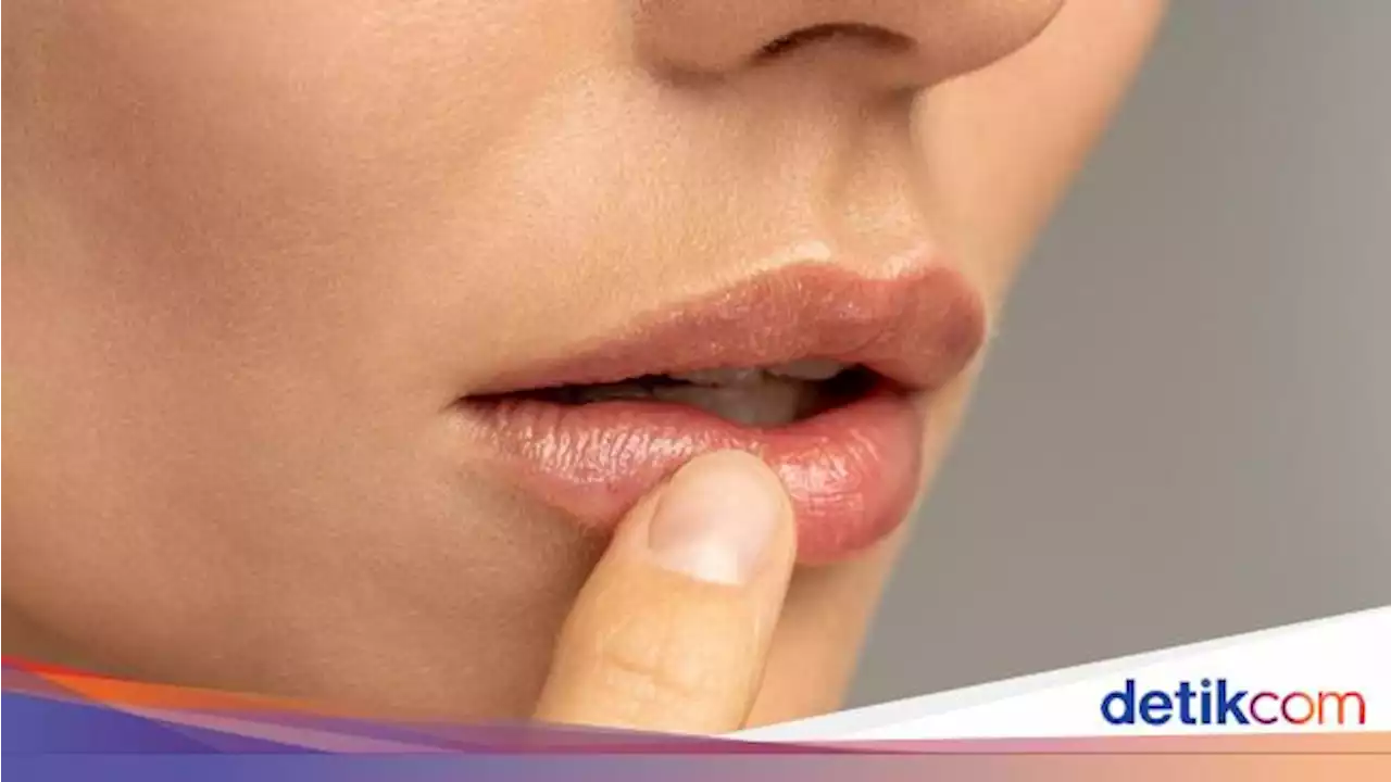 Terlalu Asyik Berciuman, Wanita Ini Tak Sadar Lidahnya Nyaris Putus