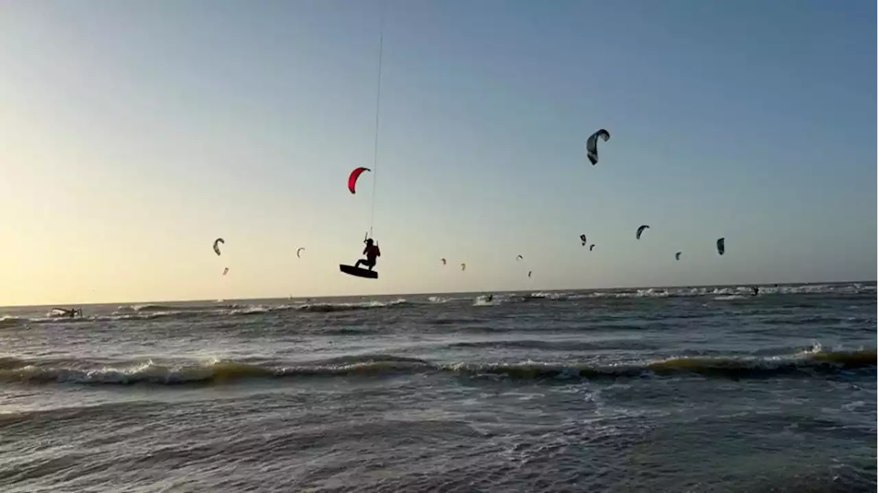 Los campesinos que le enseñan a navegar a los turistas en el Atlántico