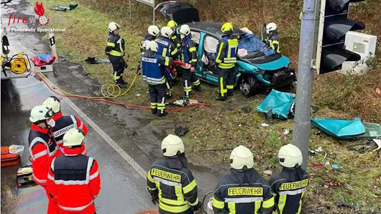 D: Kreuzungsunfall mit Rettungshubschraubereinsatz in Sprockhövel