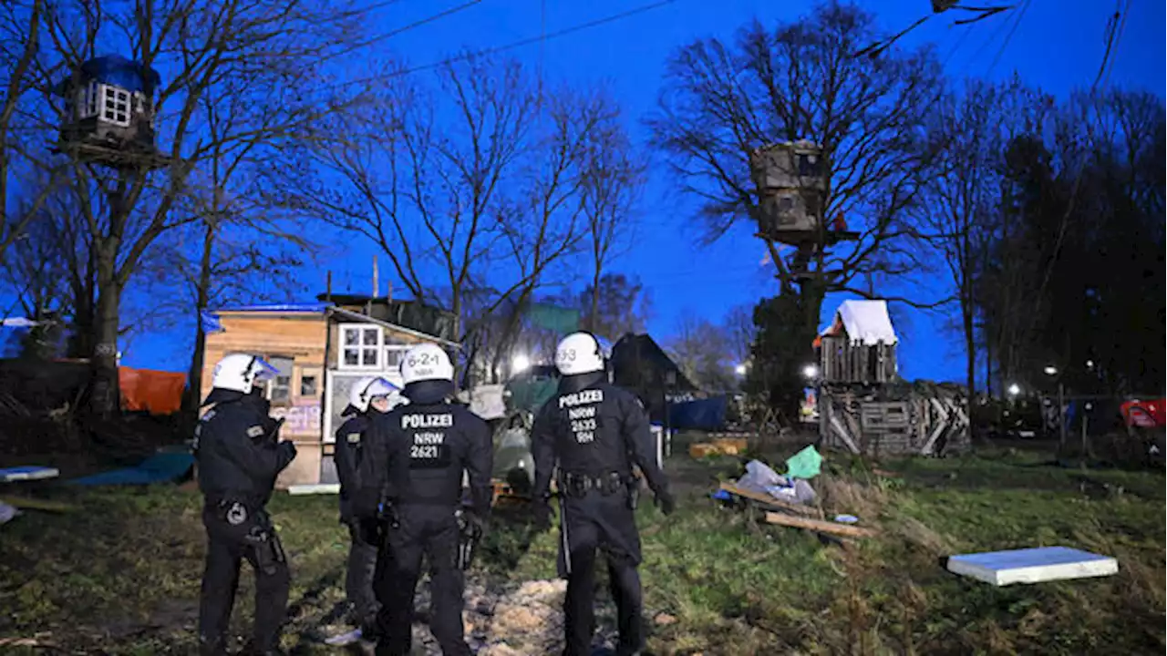 Braunkohletagebau: Ruhige Nacht nach Gewalt in Lützerath – Polizei setzt Räumung Sonntag fort