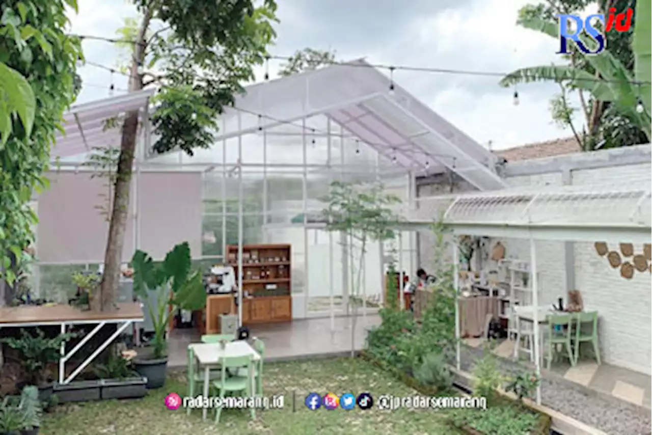 Bersantai di Kebun Sayur dengan Sajian Makanan Organik ala Tanasurga Resto Salatiga