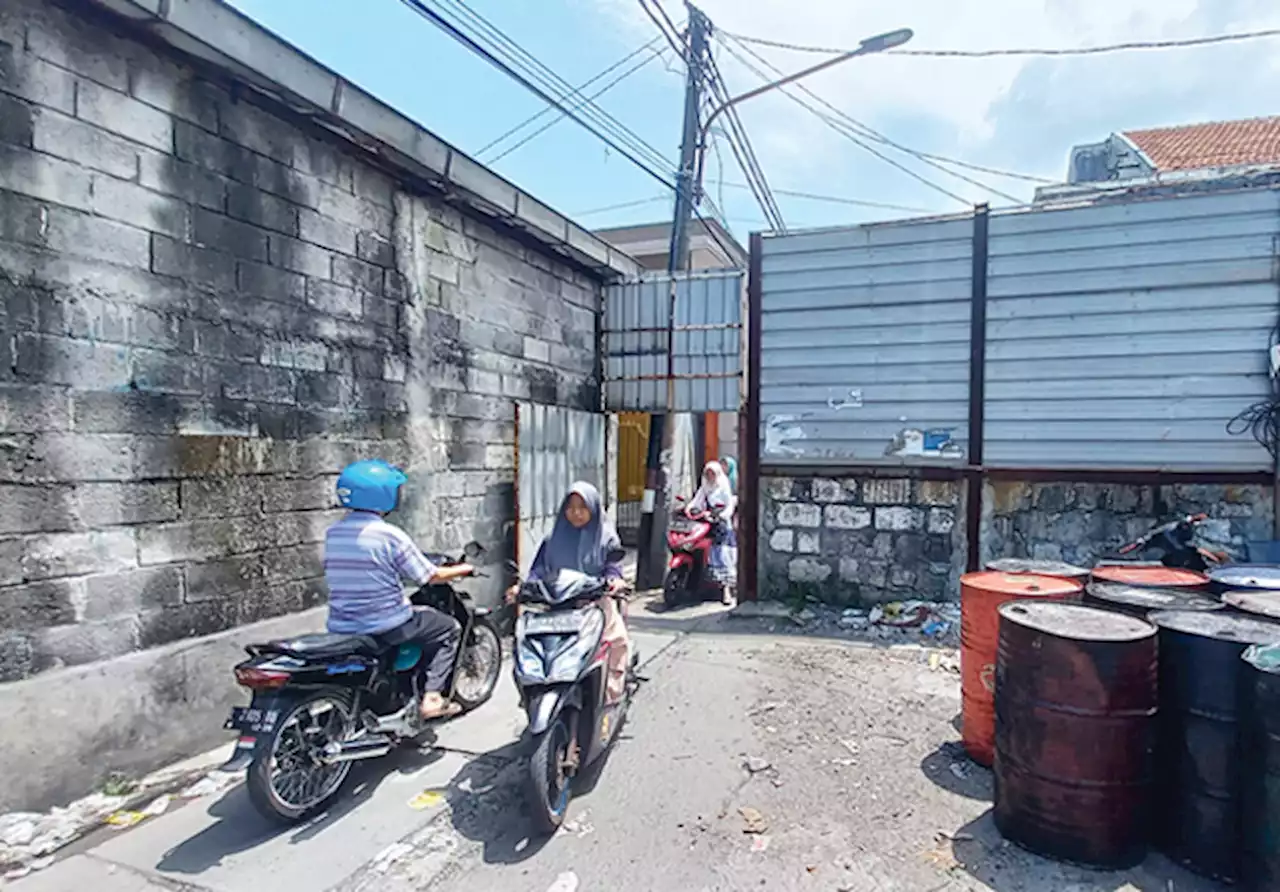 Bongkar Tembok, Pemkot Cek Ulang Status Lahan Jalan Tambak Wedi Baru