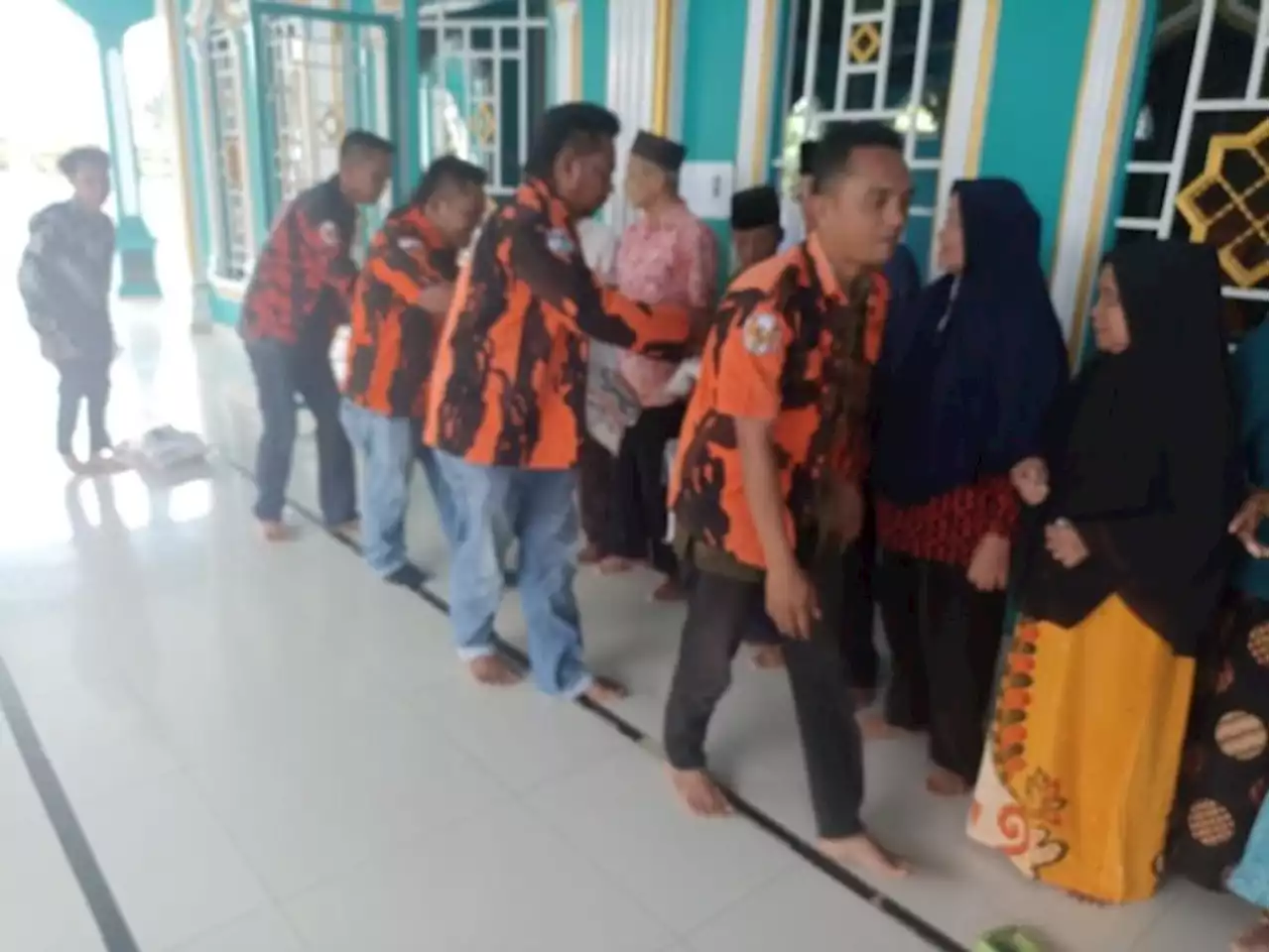 Ketua Pimpinan Anak Cabang Pemuda Pancasila Kecamatan Stabat Riki Sapariza Gelar Jumat Barokah