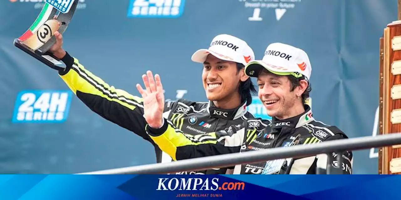 Bersama Valentino Rossi, Sean Gelael Naik Podium Balapan 24H Dubai 2023