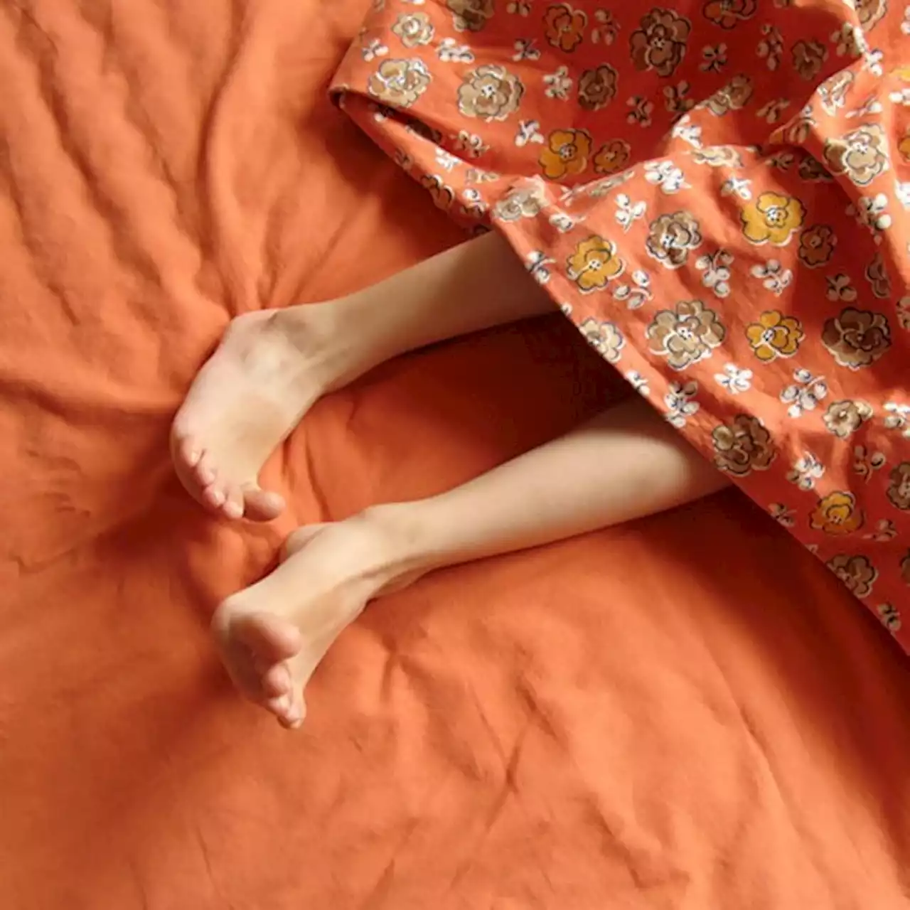 Restless Legs Syndrome: 16 Natural Remedies and Treatment for RLS