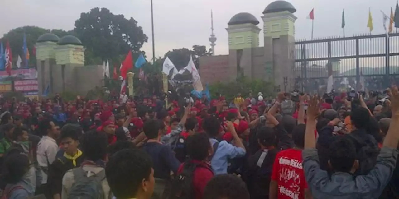 Pasal Demo Tanpa Izin di Penjara 6 Bulan Digugat ke MK, Ini Isinya | merdeka.com