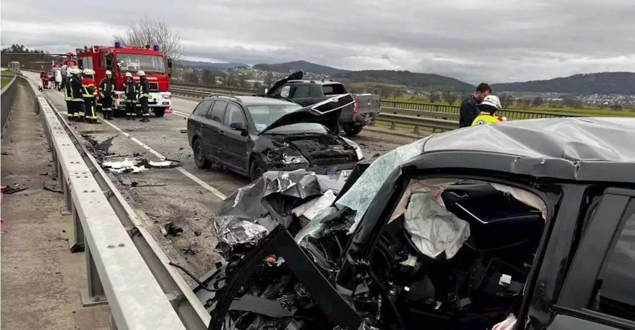 61-Jähriger stirbt bei Unfall auf der B20 im Landkreis Cham - Fünf Verletzte