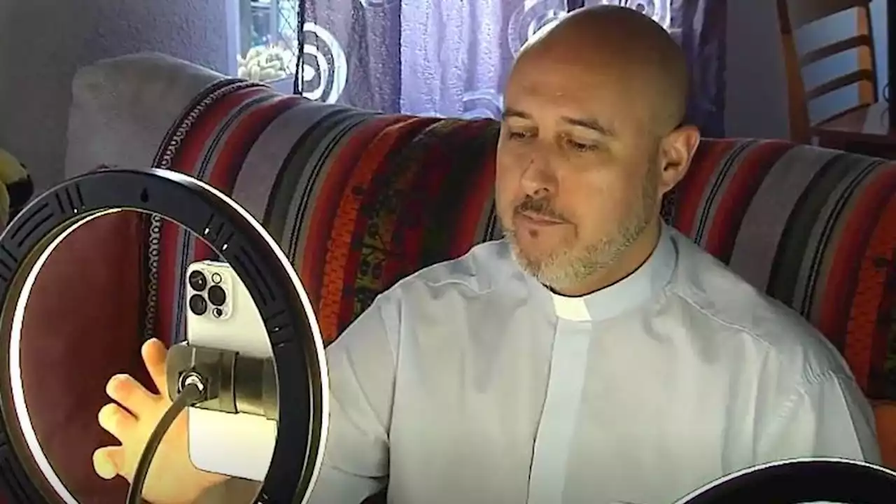 Mossen Voro, el cura valenciano que intenta conquistar TikTok a través de la 'evangelización digital'