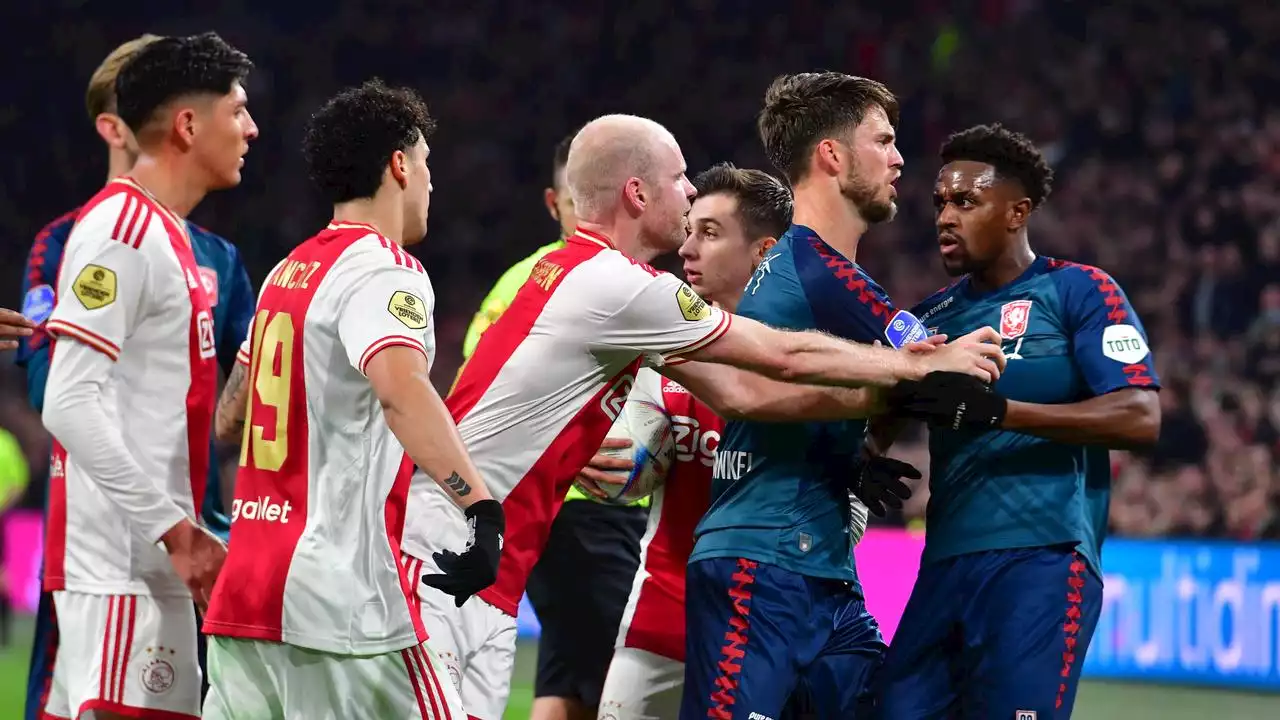 Zwalkend Ajax blijft na rode kaart Rensch ook tegen FC Twente zonder zege