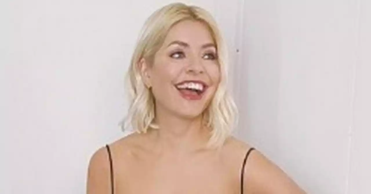 Holly Willoughby sends fans wild with 'beautiful' black dress for Dancing On Ice