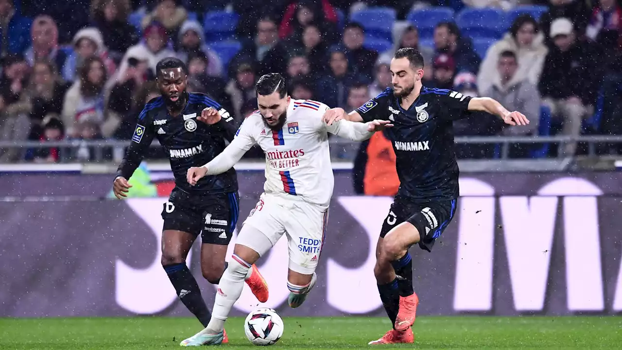 EN DIRECT - OL-Strasbourg: sur penalty, Lacazette redonne de l'espoir aux Gones