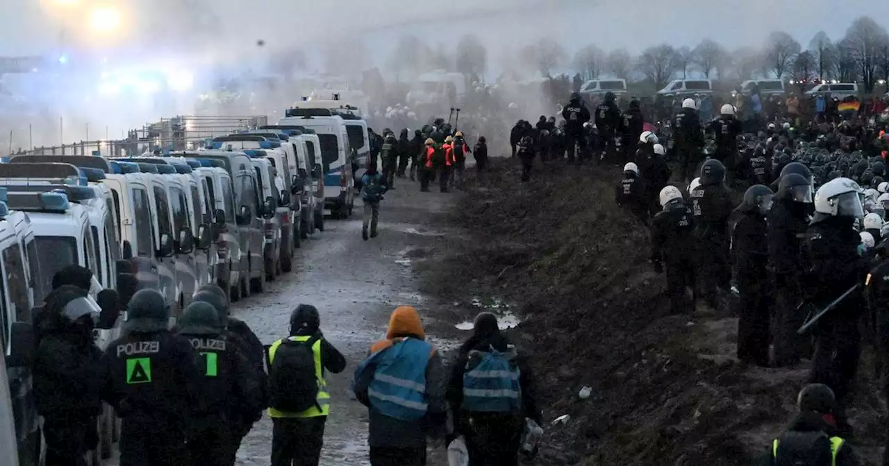 Gewalt in Lützerath: Friedliche Demonstranten hätten sich von Krawallmachern distanzieren müssen