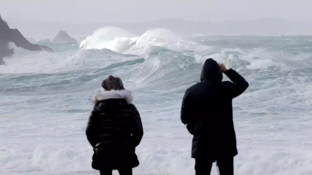 Fien llega con un temporal marítimo, de viento y nieve