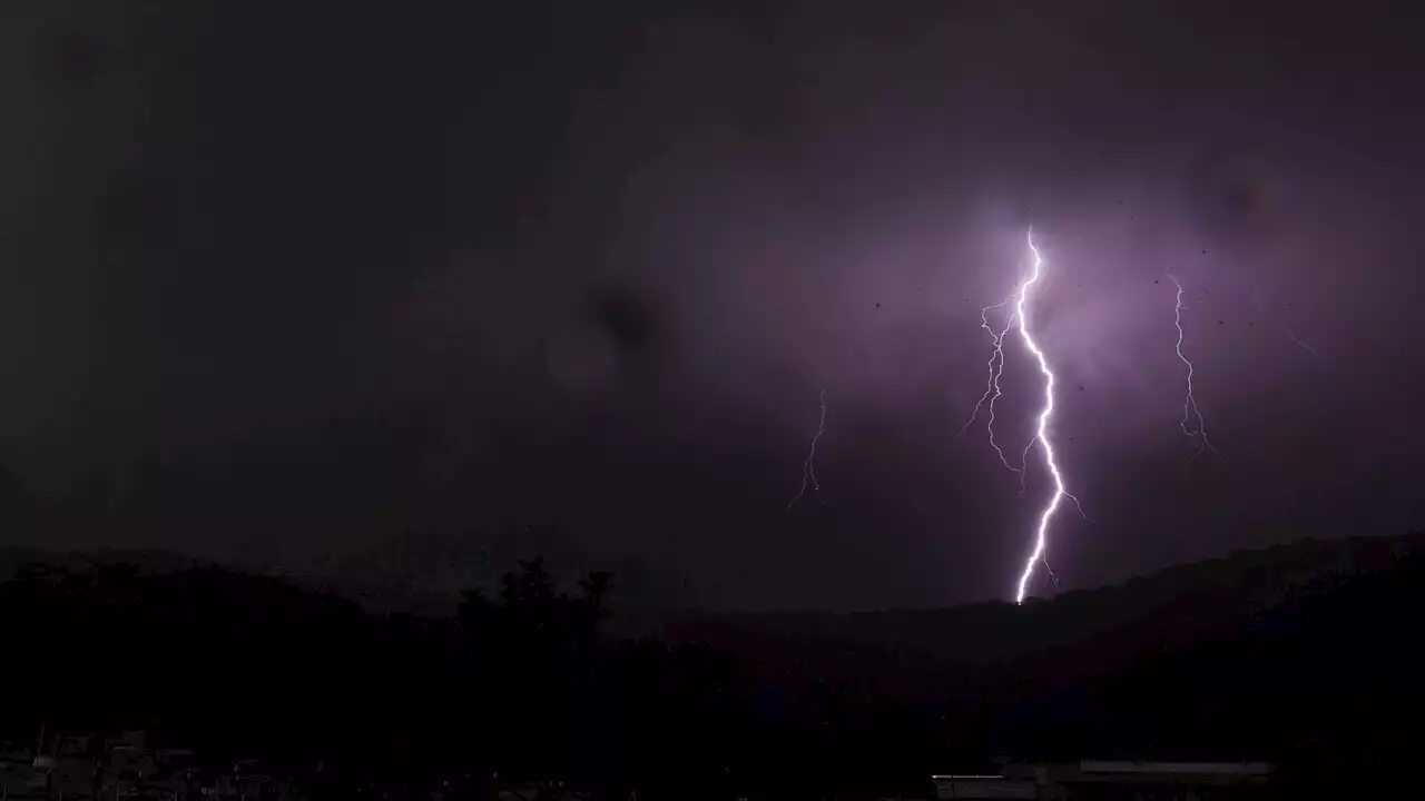 Heavy storms hit parts of Victoria leaving thousands without power