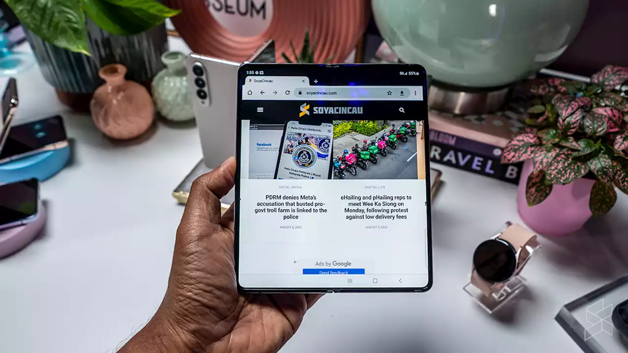 Report claims the Samsung Galaxy Z Fold 5 will finally see no crease on the main display - SoyaCincau