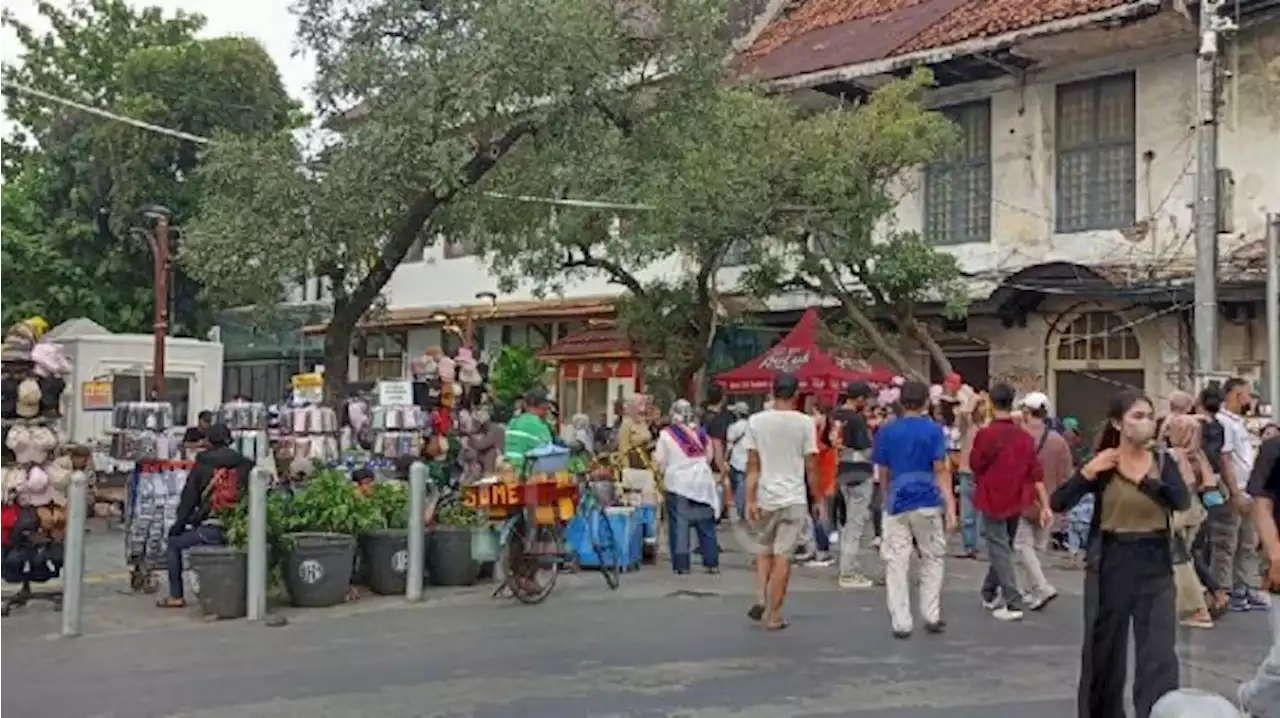 Kawasan Kota Tua Jakarta Semrawut, Jalur Pedestarian Dipenuhi Pedagang Kaki Lima