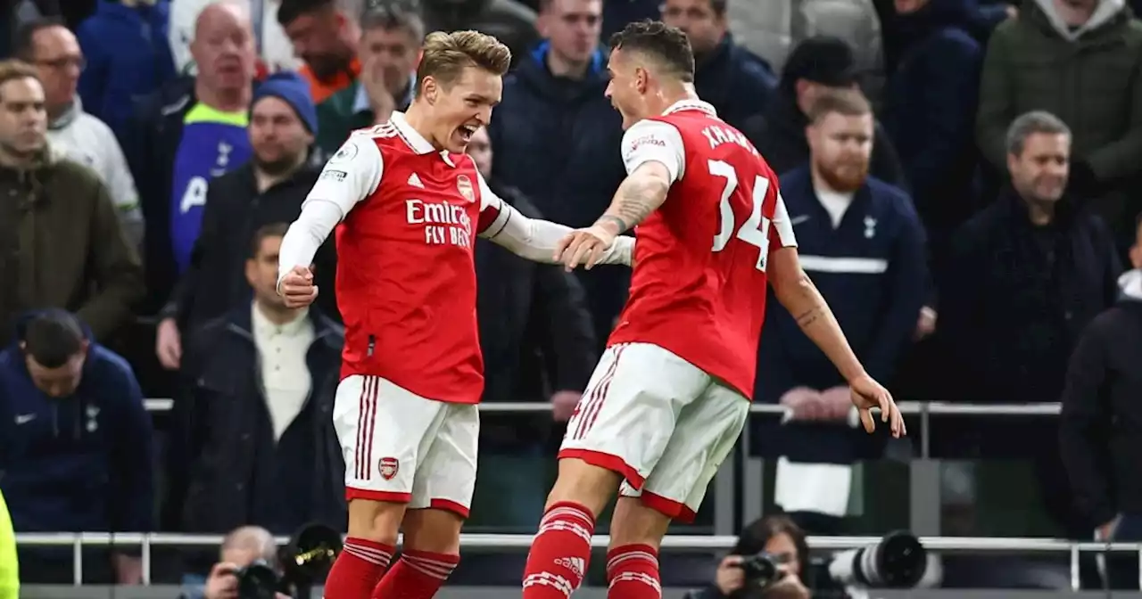 Noord-Londen is rood: Arsenal wint derby en doet enorm goede zaken in titelrace