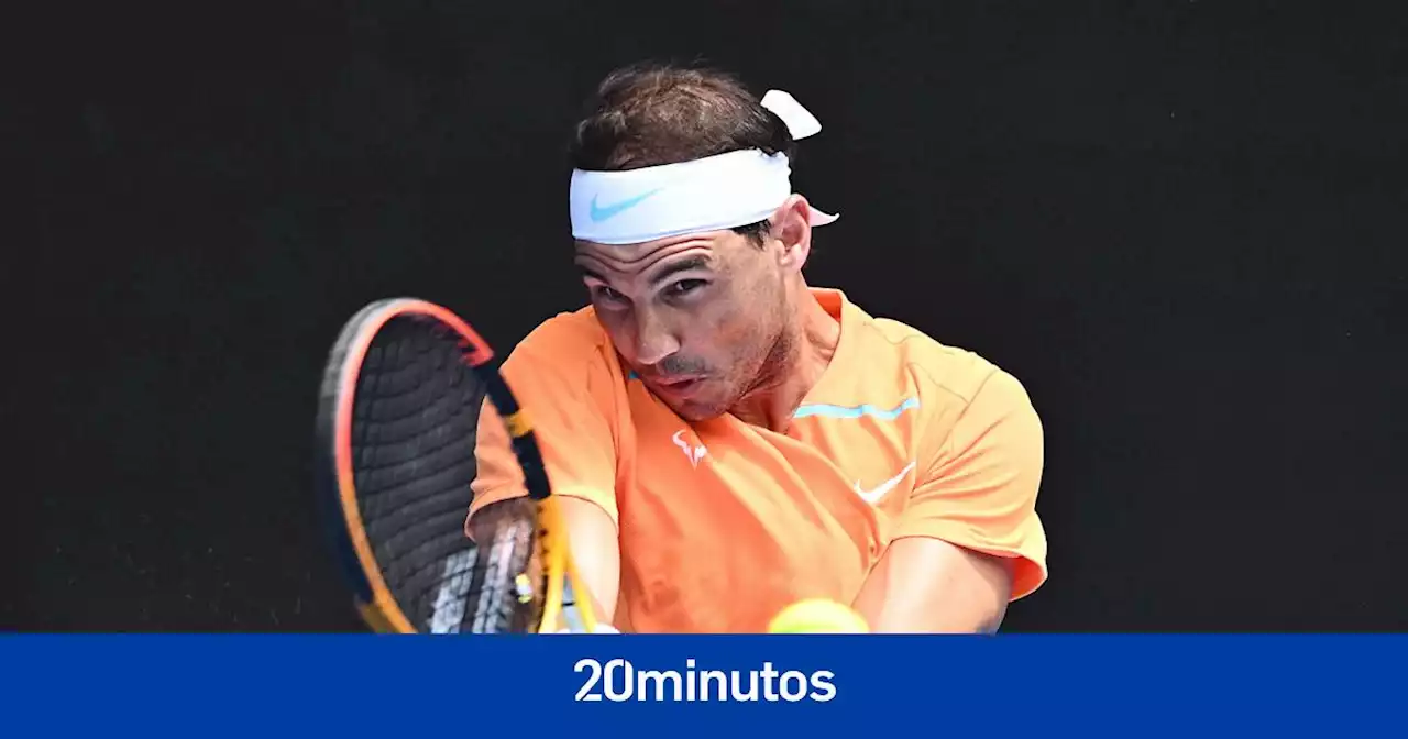 El momento en el que Nadal se quedó sin raqueta en su debut en el Open de Australia: 'El recogepelotas se la ha llevado'