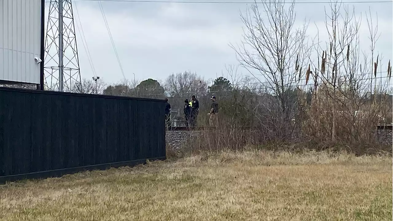 Police investigating after man's body found near west Houston railroad tracks, HPD says