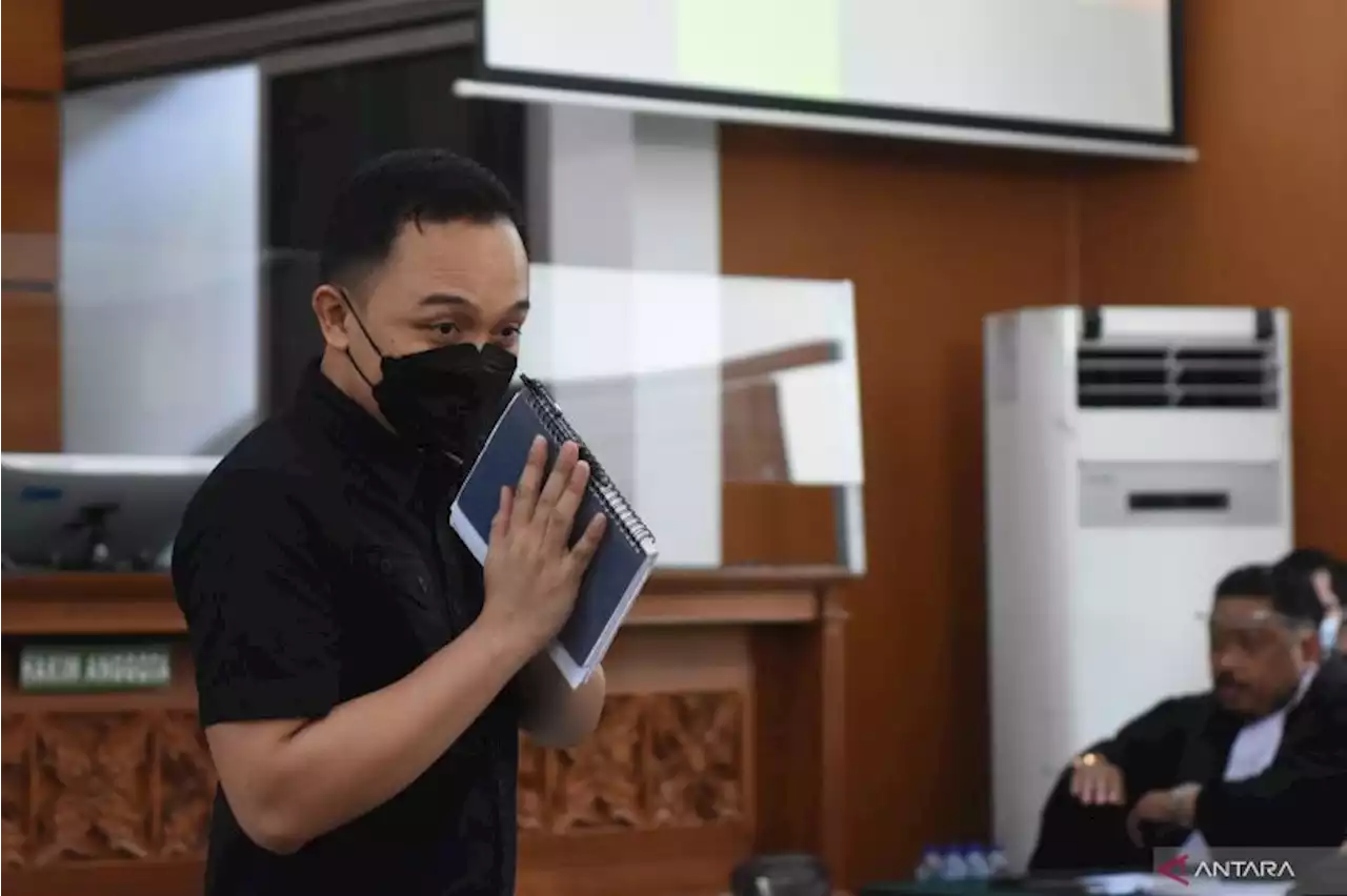 Ricky Rizal dituntut delapan tahun penjara