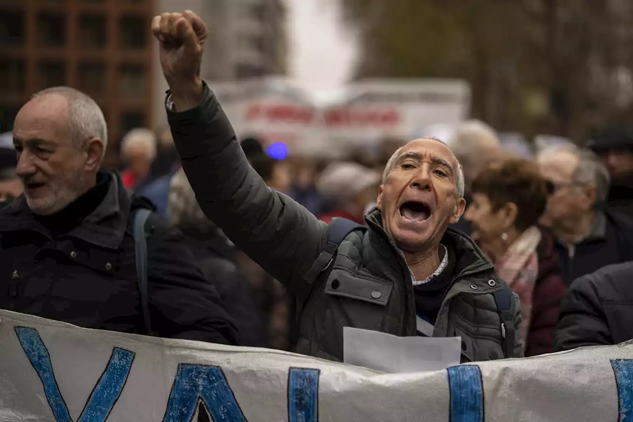 Spanish health workers march against Madrid regional govt