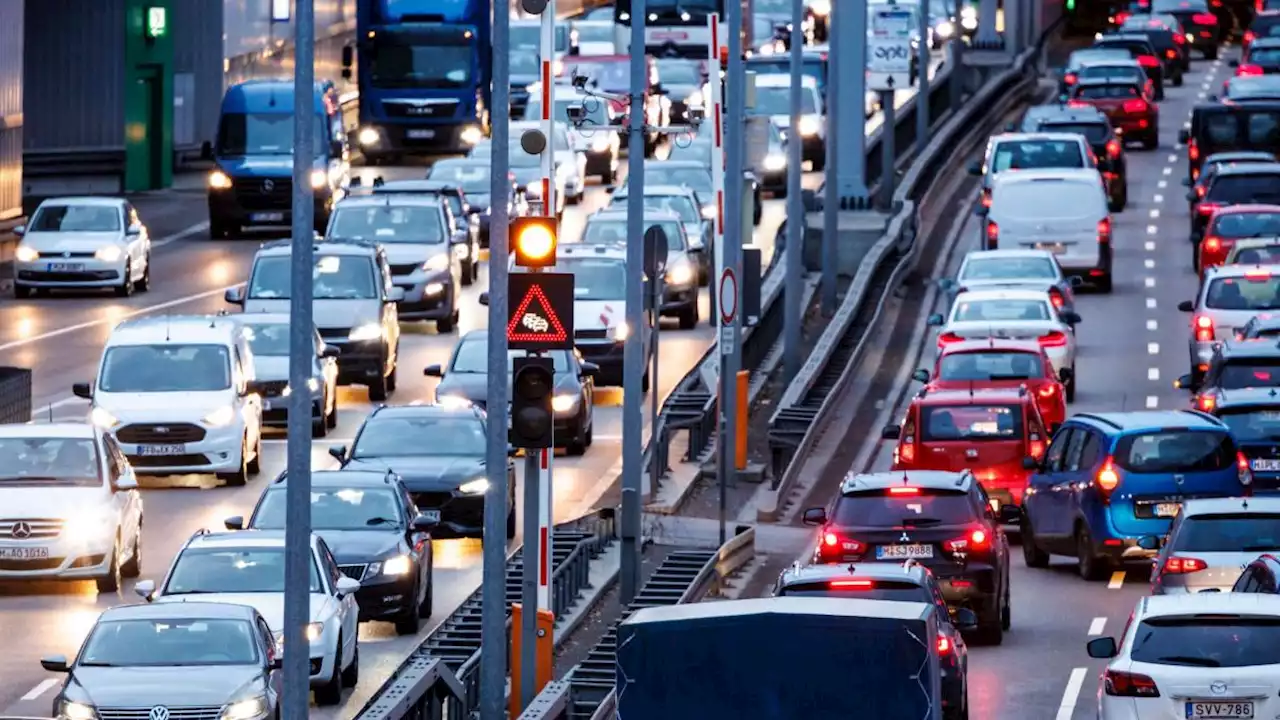 Nach Alarm: Sperrung des Engelbergtunnels verursacht Stau auf A81 und A8