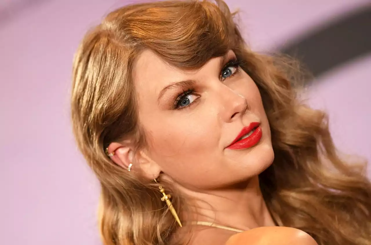 Taylor Swift Continues U.K. Chart Reign With ‘Midnights’