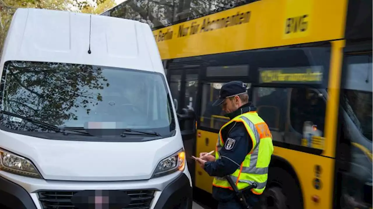 Falschparker auf Busspuren in Berlin müssen wohl bald mehr bezahlen