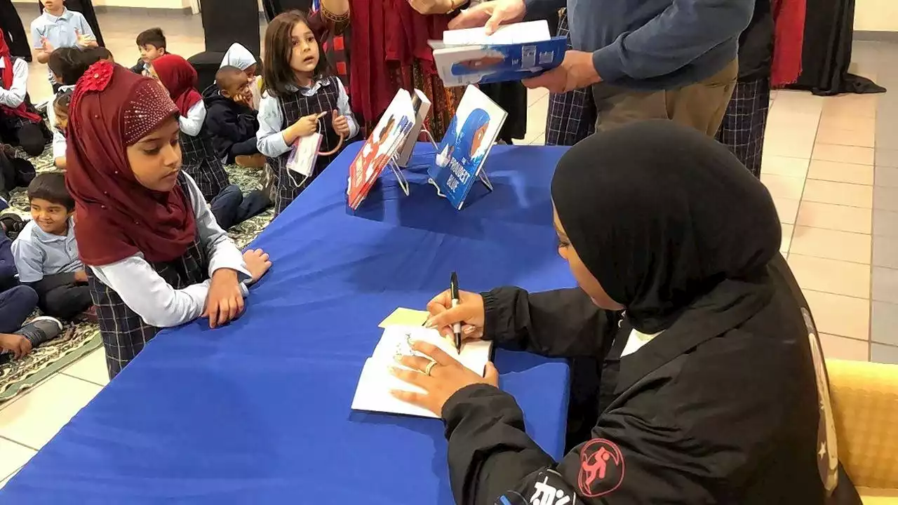 'Huge experience for the kids': Olympic fencer Ibtihaj Muhammad inspires Islamic school students