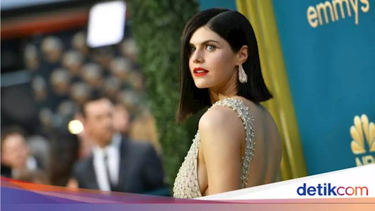 Alexandra Daddario Ngaku Main di Baywatch Beri Efek Negatif