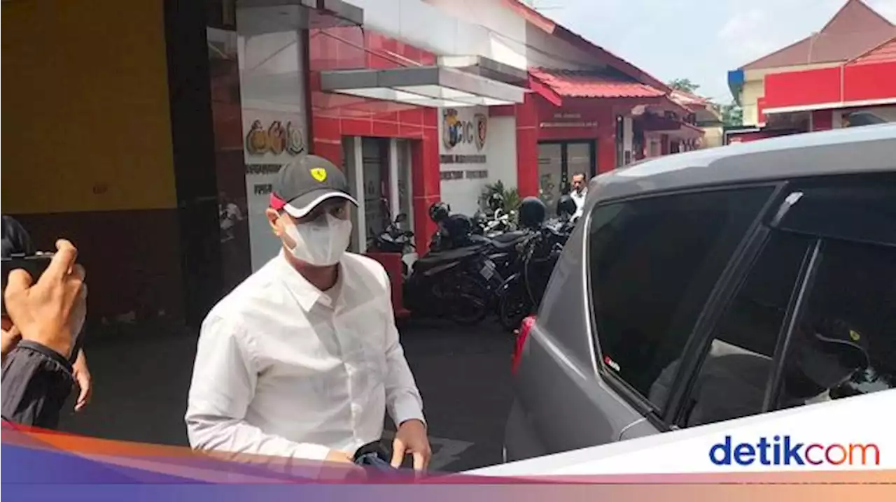 Ferry Irawan Tegas Enggan Ungkap Aib Rumah Tangga dengan Venna Melinda