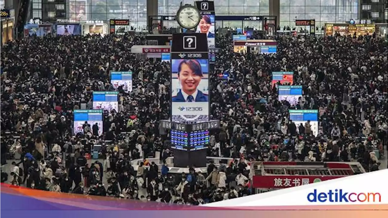 Tumpah Ruah Penumpang di Stasiun China Jelang Libur Imlek