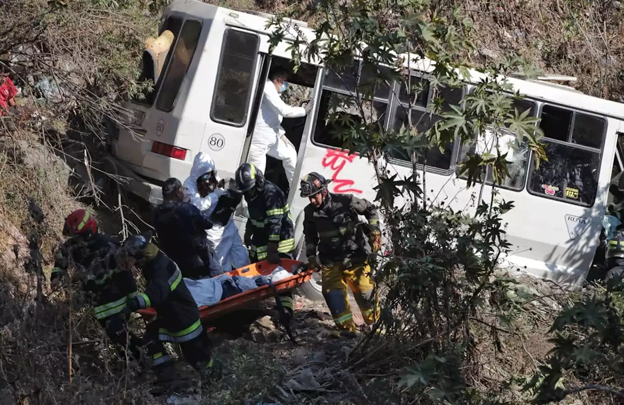 Sube a 35 el número de heridos tras choque de microbús con autos en Naucalpan